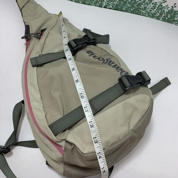Patagonia Atom Sling Crossbody Adjustable Backpack Hiking Nature Womens - Picture 10 of 16